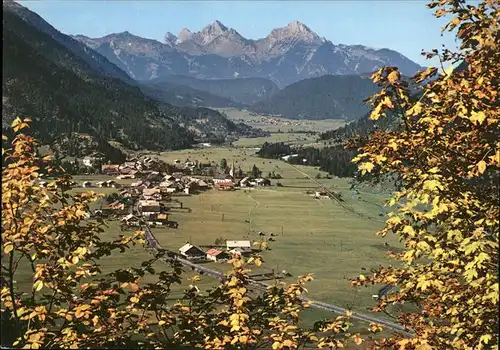 Bichlbach und Heiterwand Tannheimer Berge Herbststimmung Kat. Bichlbach