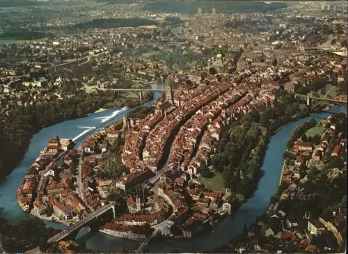 Bern BE Blick auf Innenstadt Aare Bruecke Fliegeraufnahme Kat. Bern