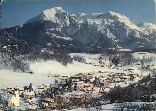 Bischofswiesen Ortsansicht mit Kirche Kehlstein Hoher Goell Hohes Brett Schneibstein Berchtesgadener Alpen Luftkurort Kat. Bischofswiesen