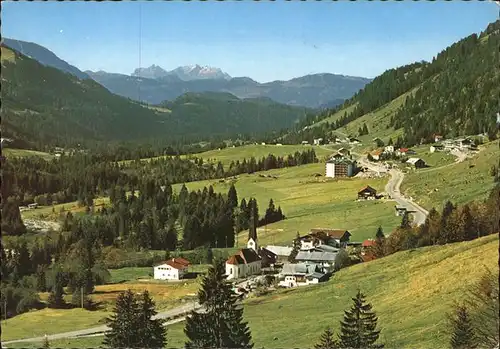 Balderschwang Ortsblick mit Alpenpanorama Kat. Balderschwang