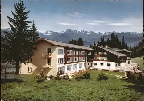 Sonthofen Oberallgaeu Allgaeuer Berghof mit Alpe Eck Alpenpanorama Kat. Sonthofen