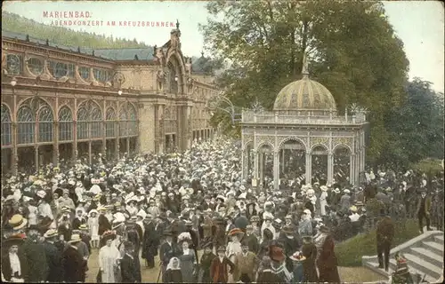 Marienbad Tschechien Abendkonzert beim Kreuzbrunnen Boehmen Kat. Marianske Lazne