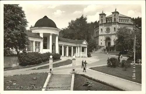 Marienbad Tschechien Ferdinandsbrunnen mit Katholischen Kirche Boehmen Kat. Marianske Lazne