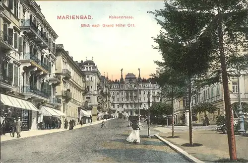 Marienbad Tschechien Kaiserstrasse mit Blick nach Grand Hotel Ott Boehmen handkolorierte Kuenstlerkarte Kat. Marianske Lazne