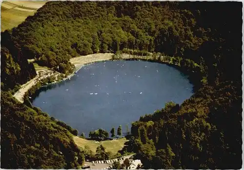 Daun Eifel Daun Fliegeraufnahme Gemuendener Maar * / Daun /Vulkaneifel LKR