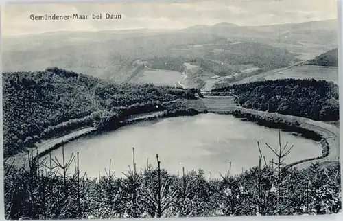 Daun Eifel Daun Gemuendener-Maar * / Daun /Vulkaneifel LKR