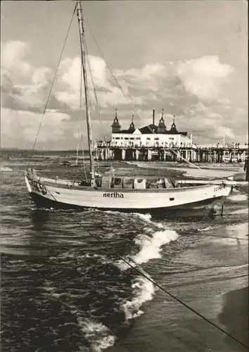 Ahlbeck Ostseebad Insel Usedom Seebruecke Fischerboot Strand Kat. Heringsdorf Insel Usedom