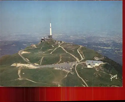 Clermont Ferrand Puy de Dome Sommet du volcan vue aerienne Sendeanlage Kat. Clermont Ferrand