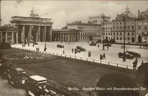 Brandenburgertor Berlin Pariser Platz Autoverkehr Kat. Gebude und Architektur
