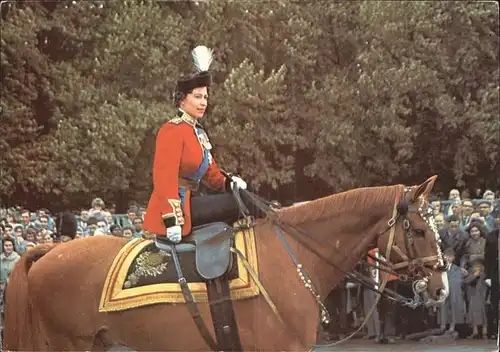 Elisabeth II Koenigin Pferd London Horse Guards Trooping the Colour Kat. Persoenlichkeiten