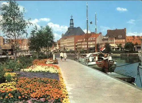 Emden Ostfriesland Delft mit Blick auf das Rathaus Promenade Segelboot / Emden /Emden Stadtkreis