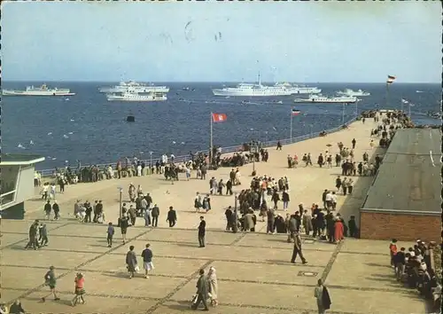 Helgoland Landungsbruecke und Reede Faehrschiffe / Helgoland /Pinneberg LKR