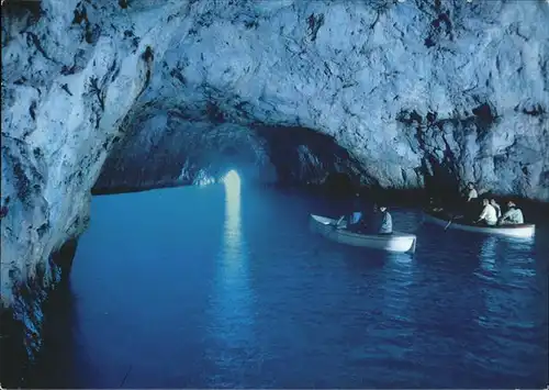 Hoehlen Caves Grottes Capri Grotta Azzurra Blaue Grotte Kat. Berge