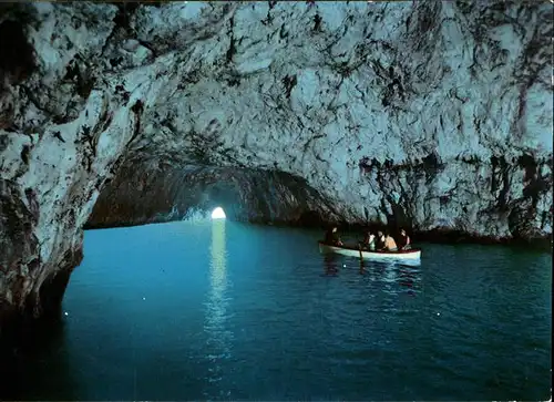 Hoehlen Caves Grottes Capri Grotta Azzurra Boot Kat. Berge