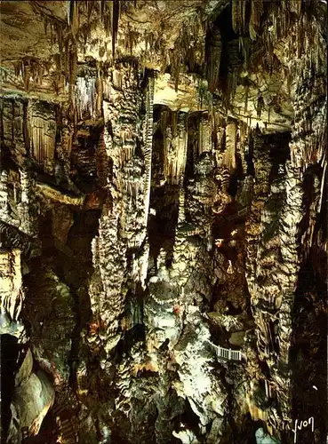 Hoehlen Caves Grottes des Demoiselles Cathedrale Kat. Berge