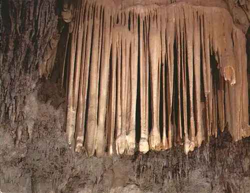 Hoehlen Caves Grottes Grotte des Demoiselles Manteau Royal Kat. Berge