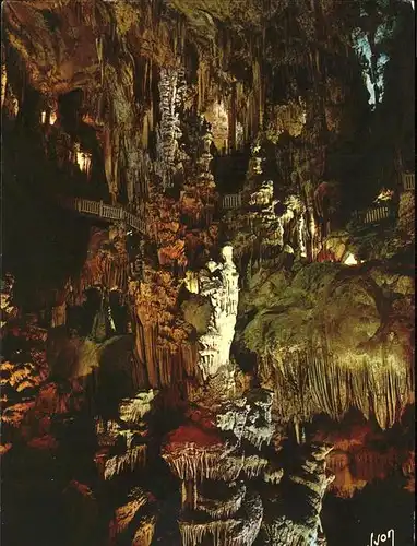 Hoehlen Caves Grottes Grotte des Demoiselles Sanctuaire Kat. Berge