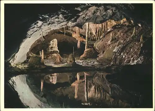 Hoehlen Caves Grottes St. Beatushoehlen Spiegelsee Kat. Berge