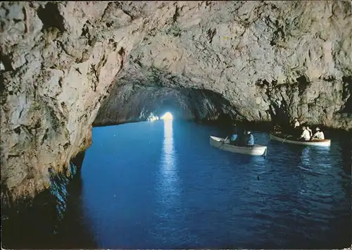 Hoehlen Caves Grottes Capri Grotta Azzurra Kat. Berge