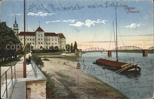 Torgau Partie an der Elbe Kahn Binnenschifffahrt Schloss Hartenfels historische Bruecke Kat. Torgau