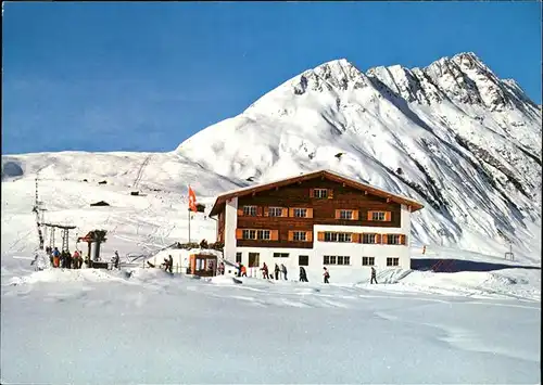 Rueras Berghaus Planatsch gegen Milez Cuolm Val Crispalt Skigebiet Sedrun Wintersportplatz Skilift Kat. Rueras