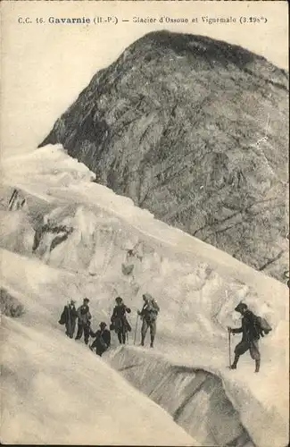 Gavarnie Hautes Pyrenees Glacier d`Ossoue et Vignemalo mit Bergesteigern Kat. Gavarnie