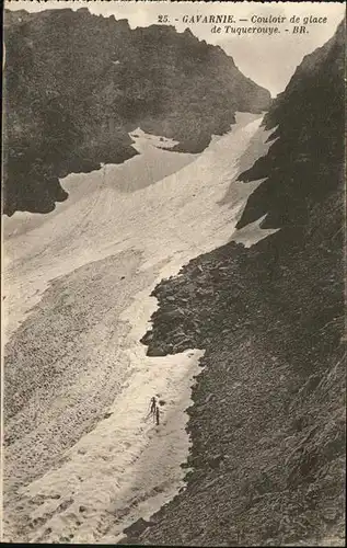 Gavarnie Hautes Pyrenees mit Couloir de glace de Tuquerouye Kat. Gavarnie