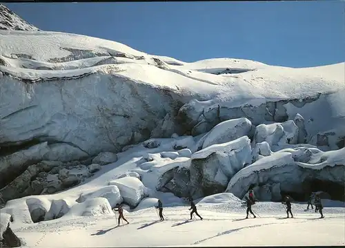 Morteratschgletscher Langlaeufer am Gletscher Kat. Morteratsch