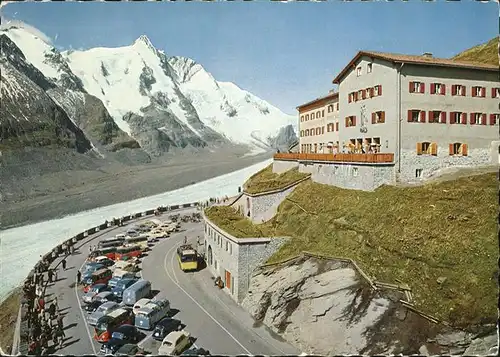 Grossglockner mit Parkplatz Franz Josephs Huette Kat. Heiligenblut