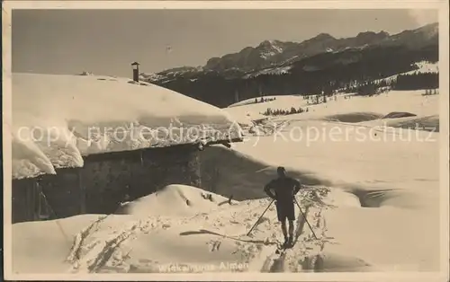 Reit Winkl Alpengasthof Unterkunftshaus Winklmoosalm Seegatterl im Winter Skifahrer Bayerische Alpen Kat. Reit im Winkl
