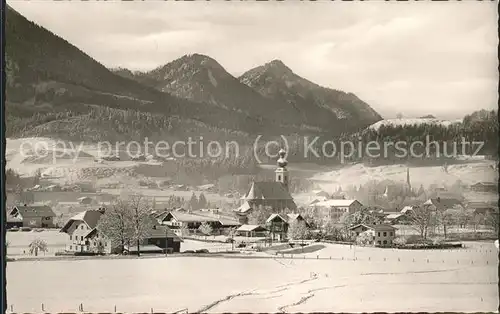 Inzell Ortsansicht mit Kirche im Winter Kat. Inzell