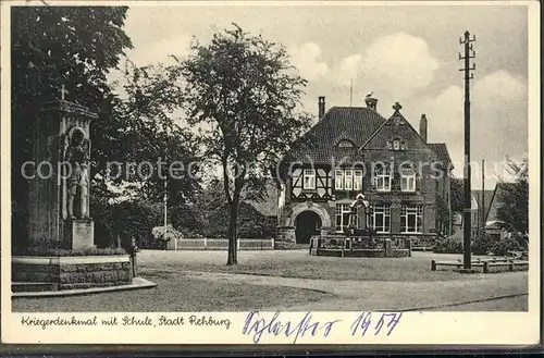 Rehburg-Loccum Kriegerdenkmal mit Schule / Rehburg-Loccum /Nienburg LKR