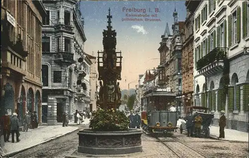 Freiburg Breisgau Kaiserstr mit gothischem Brunnen Strassenbahn Kat. Freiburg im Breisgau