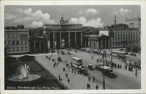 Brandenburgertor Berlin Pariser Platz Autoverkehr  Kat. Gebude und Architektur