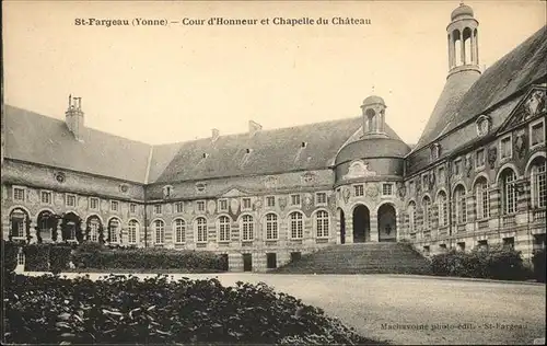 Saint Fargeau Yonne Cour d Honneur Chapelle du Chateau Kat. Saint Fargeau