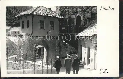 Mostar Moctap Maenner auf Strasse / Mostar /