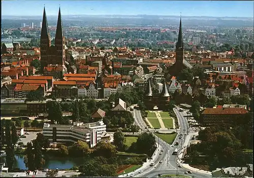 Luebeck Blick auf St Marien Holstentor und St Petri Fliegeraufnahme Kat. Luebeck