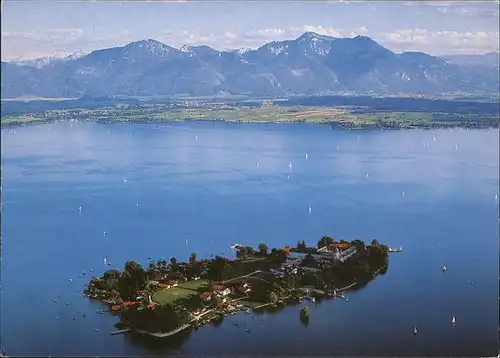 Fraueninsel Chiemsee mit Hochfelln und Hochgern Fliegeraufnahme Kat. Chiemsee