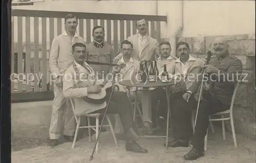 Gitarre Geige Wein Gruppenbild Soldaten Kat. Musik