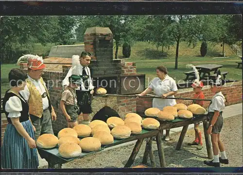 Landwirtschaft Tracht Ofen Brot Baeuerin Frankenmuth  Kat. Landwirtschaft