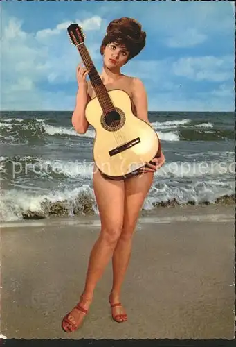 Gitarre Frau Erotik Strand Kat. Musik