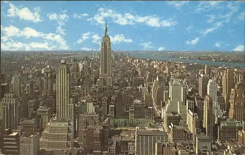New York City Panorama with Empire State Building Skyscraper Skyline / New York /