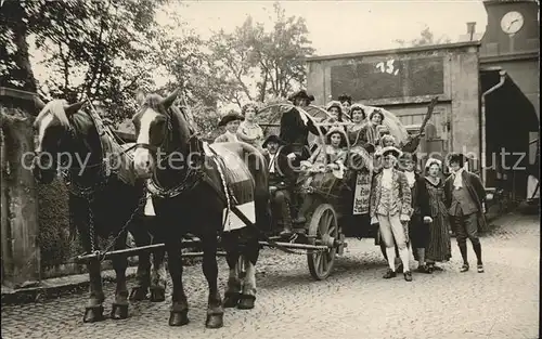 Reichenbach Vogtland Pferdewagen mit Maennern und Frauen Koestueme Kat. Reichenbach