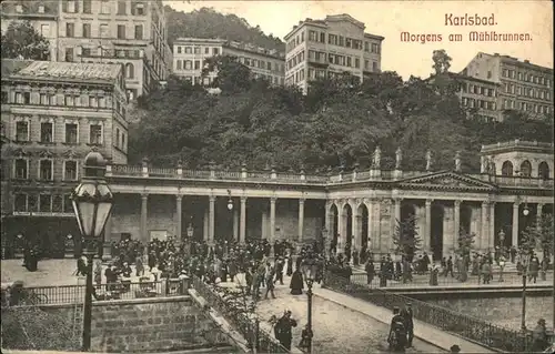 Karlsbad Eger Boehmen Morgens am Muehlbrunnen Kolonnade Kat. Karlovy Vary