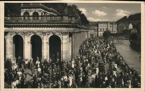 Karlsbad Eger Boehmen Morgens an den Muehlbrunn Kolonnaden Kat. Karlovy Vary