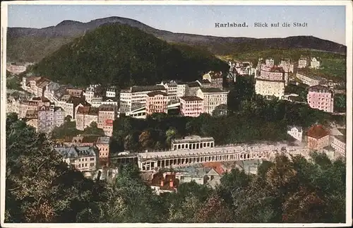 Karlsbad Eger Boehmen Blick auf die Stadt Kolonnaden Kuenstlerkarte Kat. Karlovy Vary