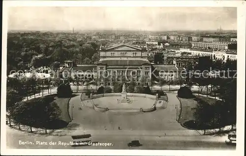 Berlin Platz der Republik Staatsoper Strassenbahn  Kat. Berlin