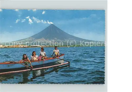 Vulkane Geysire Vulcans Geysers Boating near the Volcano Mayon Philippines Kat. Natur