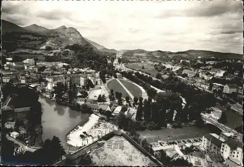 Lourdes Hautes Pyrenees La Basilique Le Pont Saint-Michel Le Gave / Lourdes /Arrond. d Argeles-Gazost