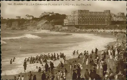 Biarritz Pyrenees Atlantiques La Grande Plage et l'Hotel du Palais / Biarritz /Arrond. de Bayonne